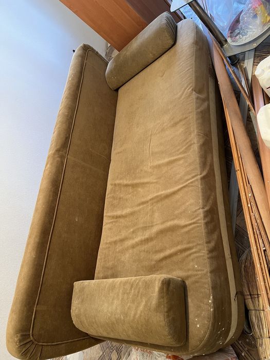 Диван в бывшем употреблении