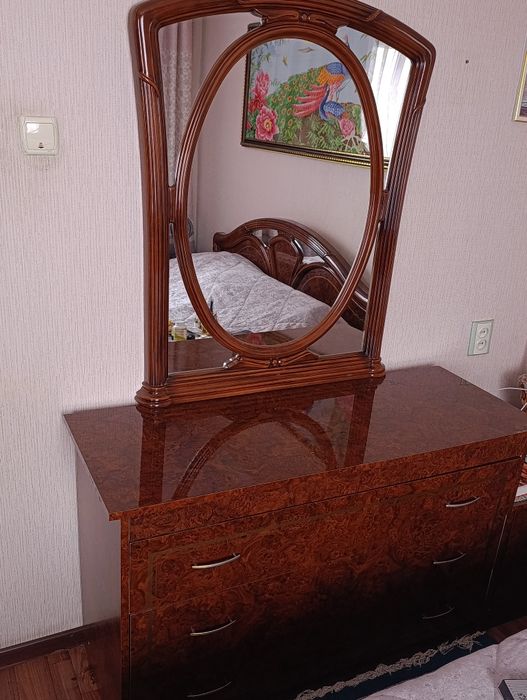 Продается спальный гарнитур