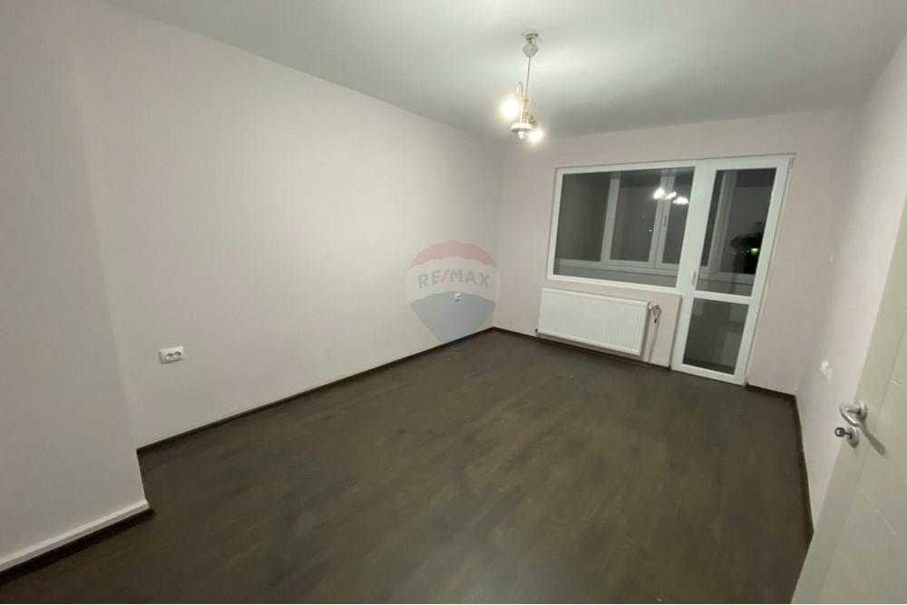 Продава се Тристаен апартамент в Разград, Център - 99 кв.м за 1808 €/кв.м - Снимка #6