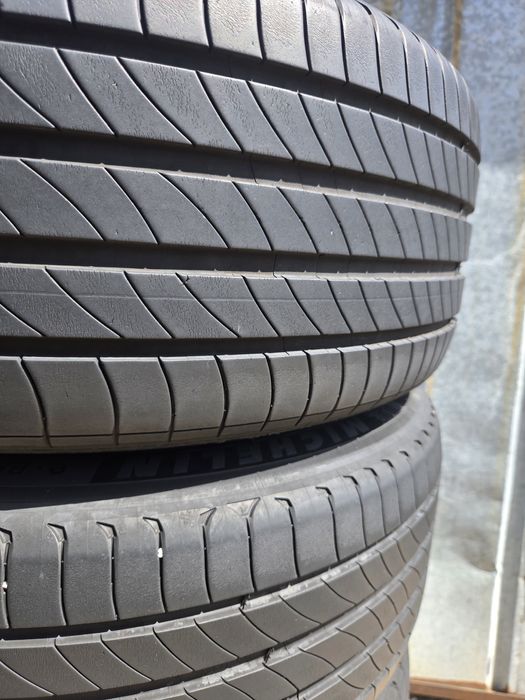 4бр. 235 45 18 Michelin летни.