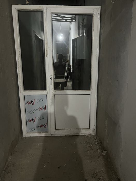 Пластиковая дверь