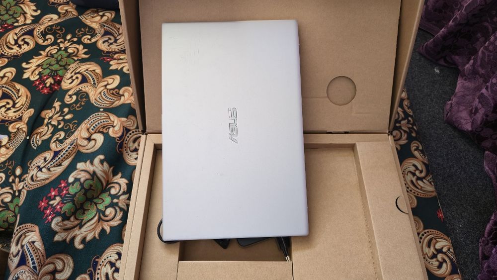 Asus Vivobook S330U