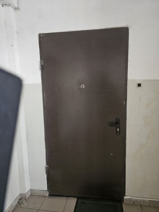 Продам железную дверь