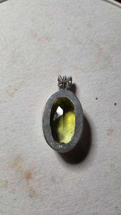 Pandativ vintage argint cu peridot mare
