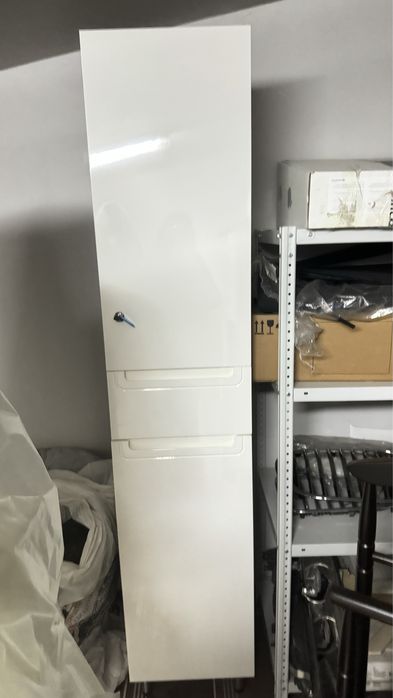 Шкаф пенал в отличном состоянии