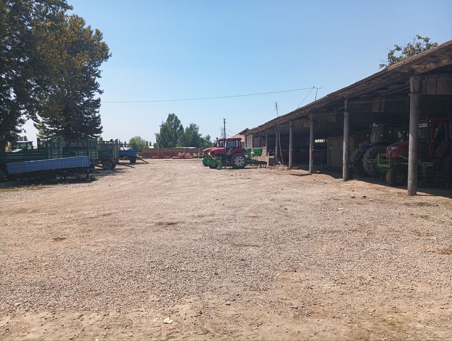 Нотурар бино иншоати сотилади. 
77 сотих.