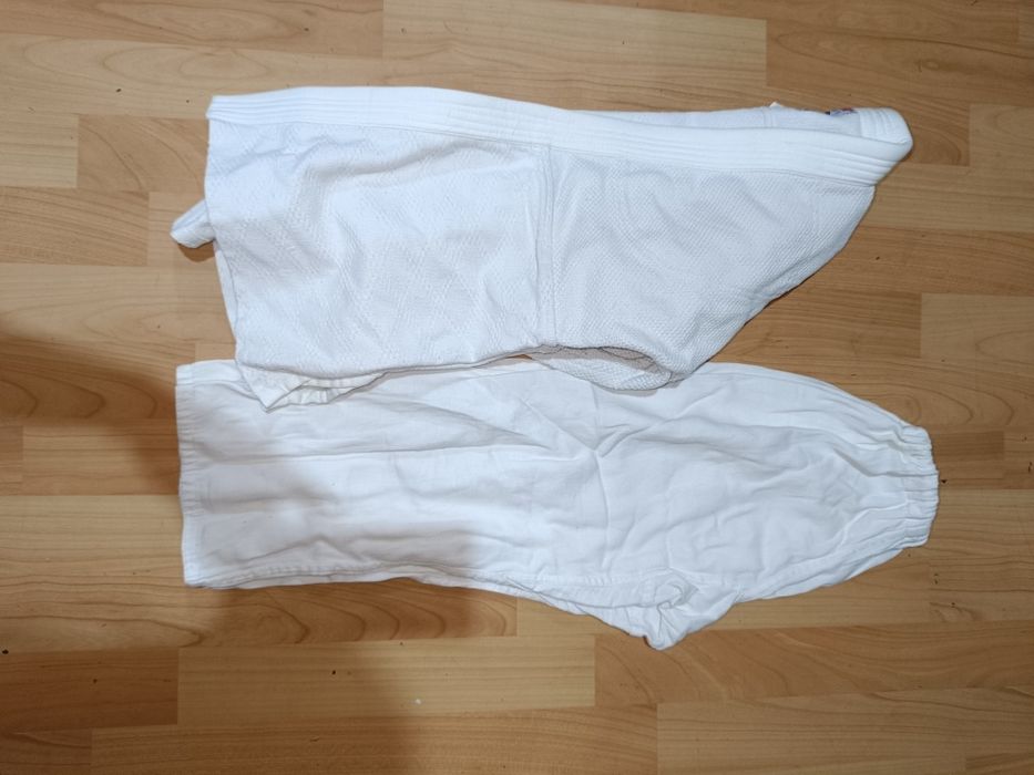 Продам кимано на 6/9 лет