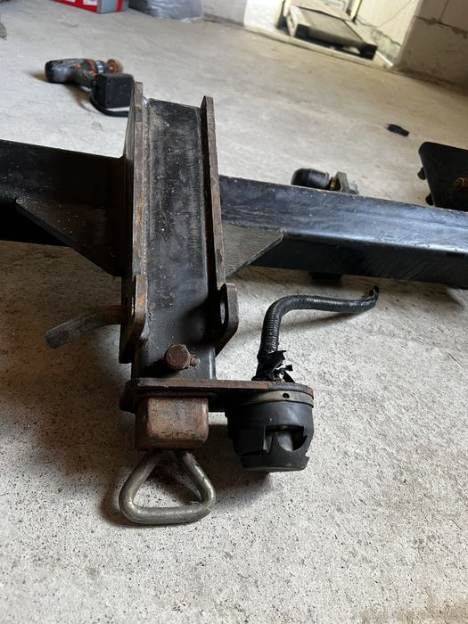 Фаркоп на Toyota hilux