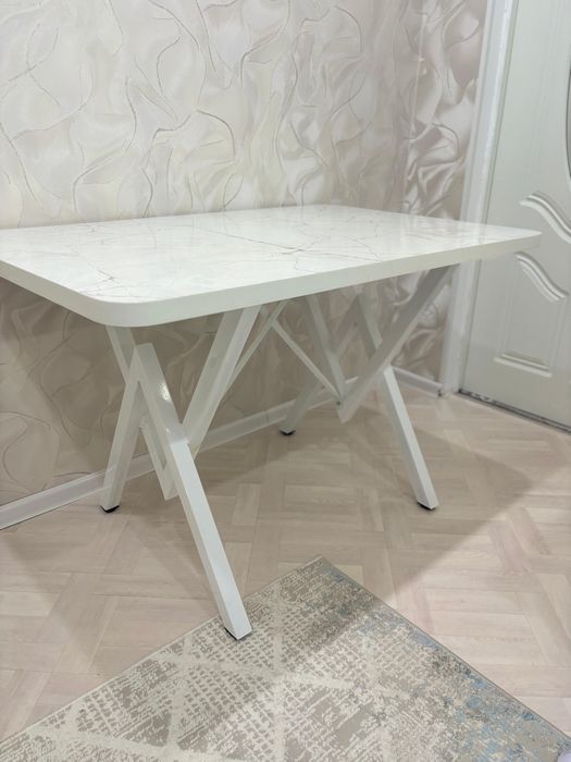 Кухонный стол...