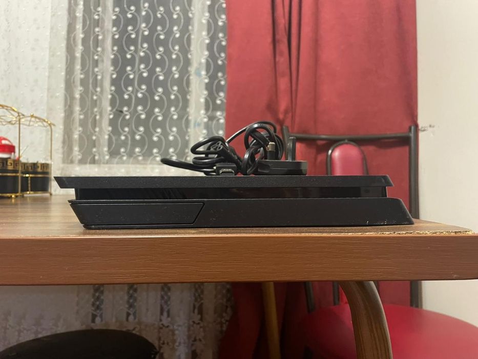 Продам Sony PlayStation 4