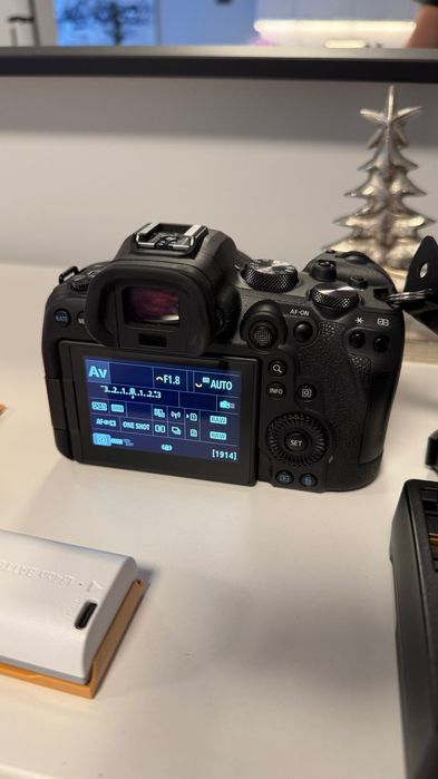 Продавам Canon EOS R6 – безогледално тяло в отлично състояние
