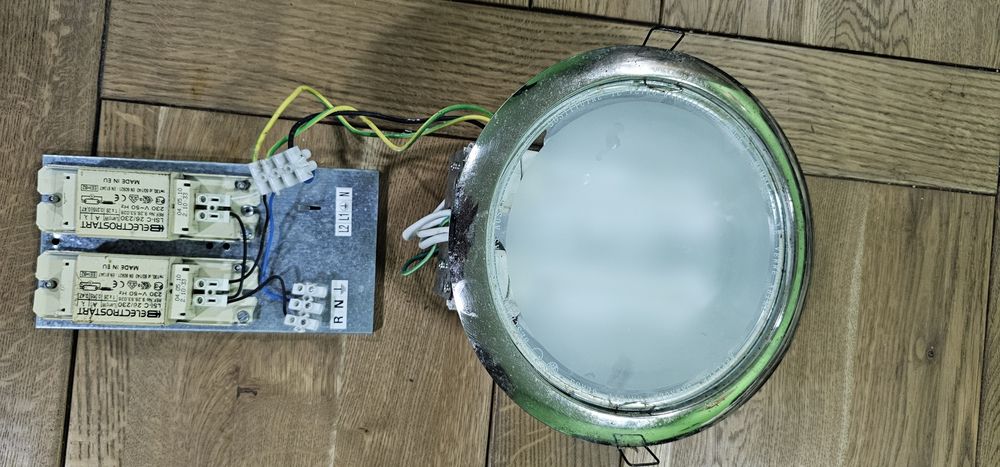 Лампи тип луна с луминисцентни крушки