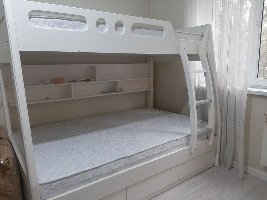 Двухярусная кровать