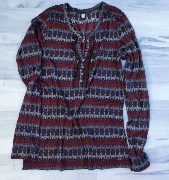 Дамски блузи и ризи