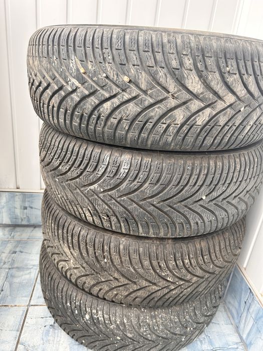 Vand cauciucuri de iarna (205 60 R16)