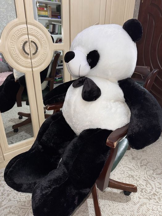 Огромная плюшевая панда