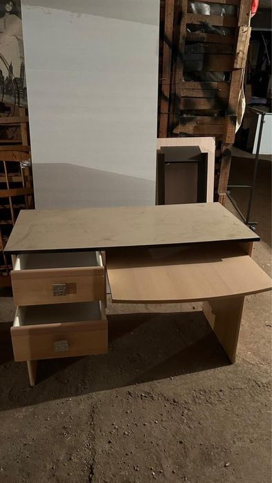 Продам стол в отличном состоянии