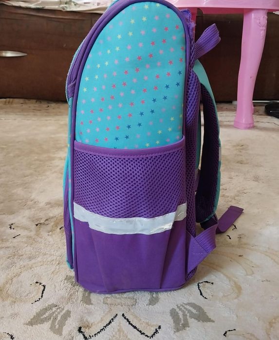 Продам рюкзак для девочки в школу .