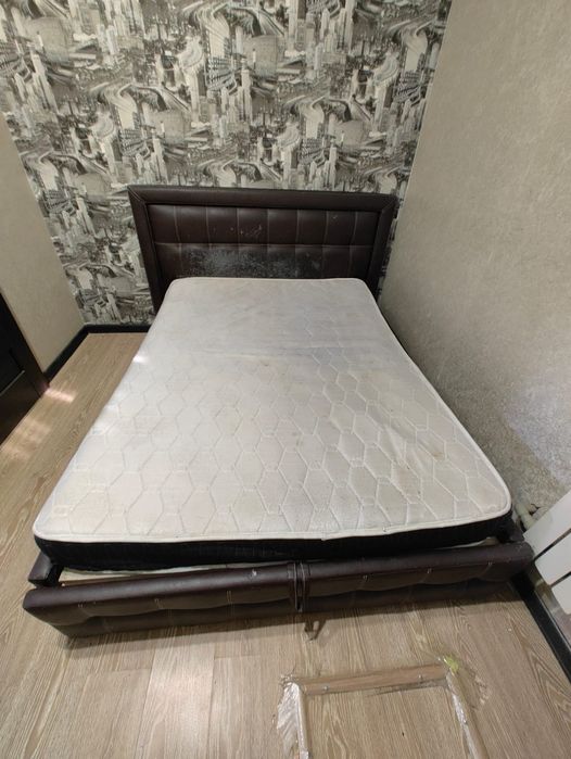 Кровать бу продаётся.