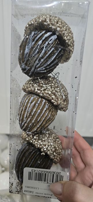 Продаются елочные игрушки желуди