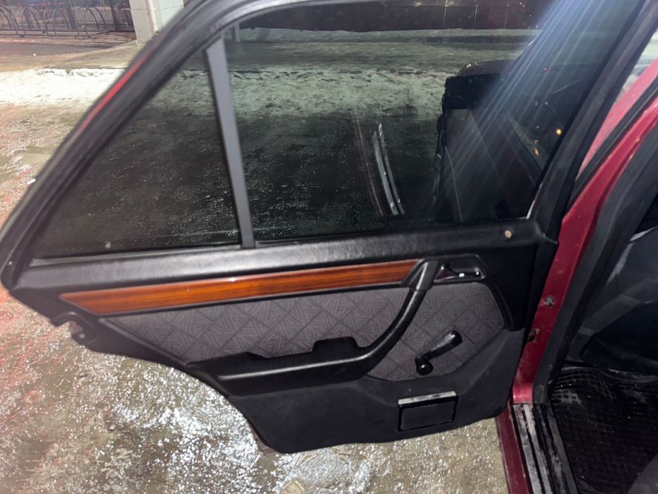 Мерседес 1993 2.2