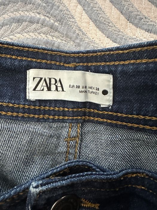 Кофта Mango, джинсы Zara
