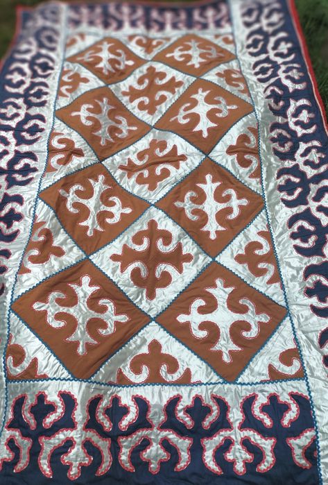 Қазақша оюлармен түскиіздер