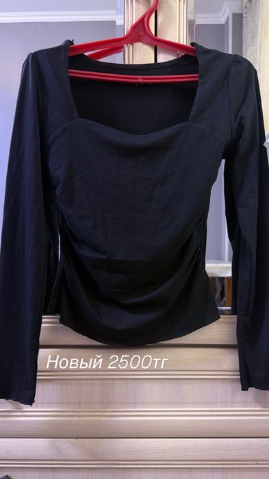 Костюм. Жинсы. Пиджак. Кофта.