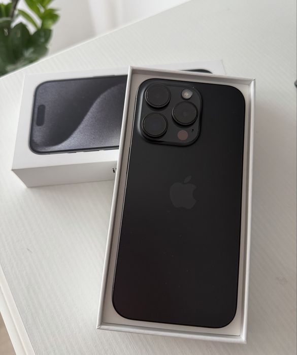 iPhone 15 Pro 256GB – FOARTE BINE ÎNTREȚINUT  + HUSE + cutie
