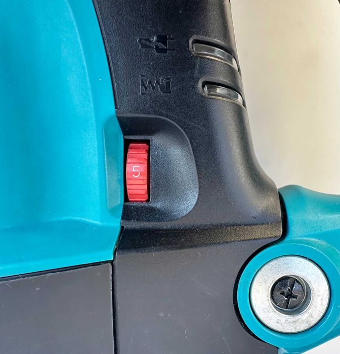 Makita HR4011C - Комбиниран перфоратор / къртач 1100W 9.5J