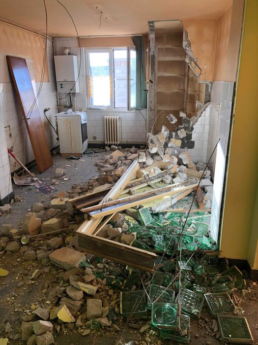 Executam demolari,spargem betoane,debarasari,transport moloz