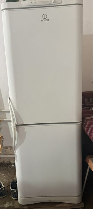 Холодильник INDESIT