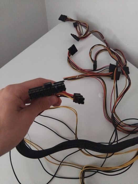 Продам блок питания HuntKey