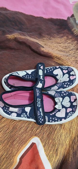 Блузки, клинчета и пантофи