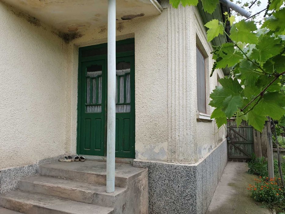 Продава къща с. Горно Белево .
Къщата е със застрое