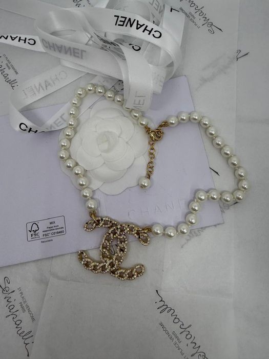 Сотуары и чокеры от Chanel