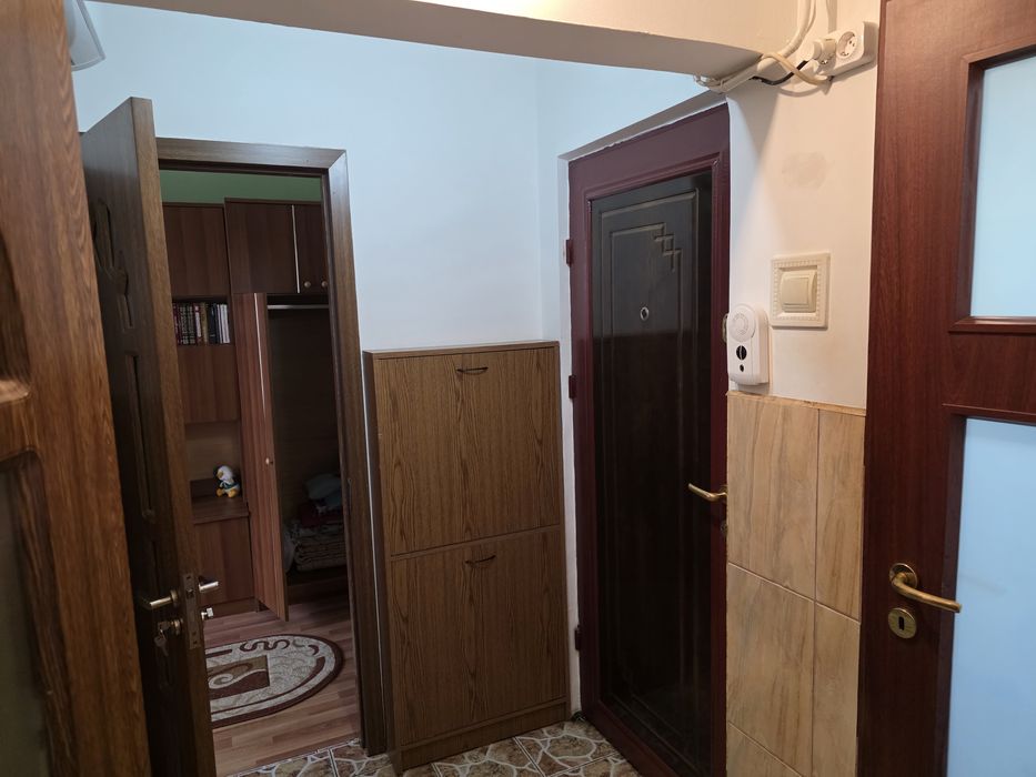 Proprietar- inchiriez apartamen o camera