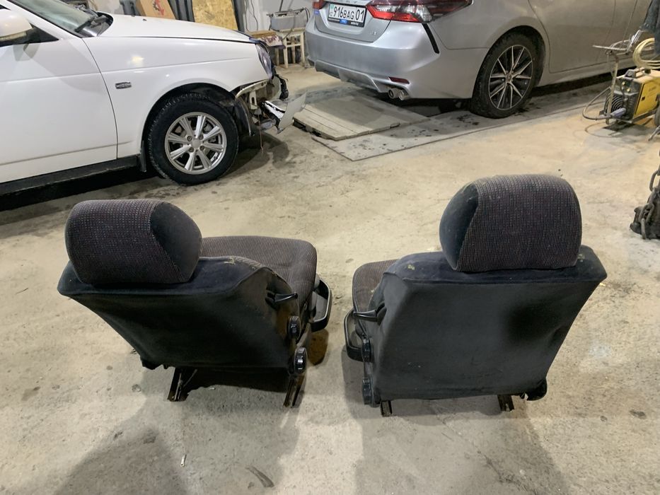 Продам сиденья на ниву