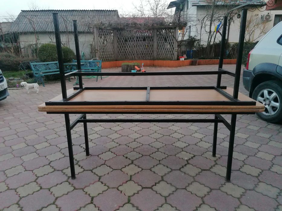 Vând masă ovală 2,0m x 1,40m