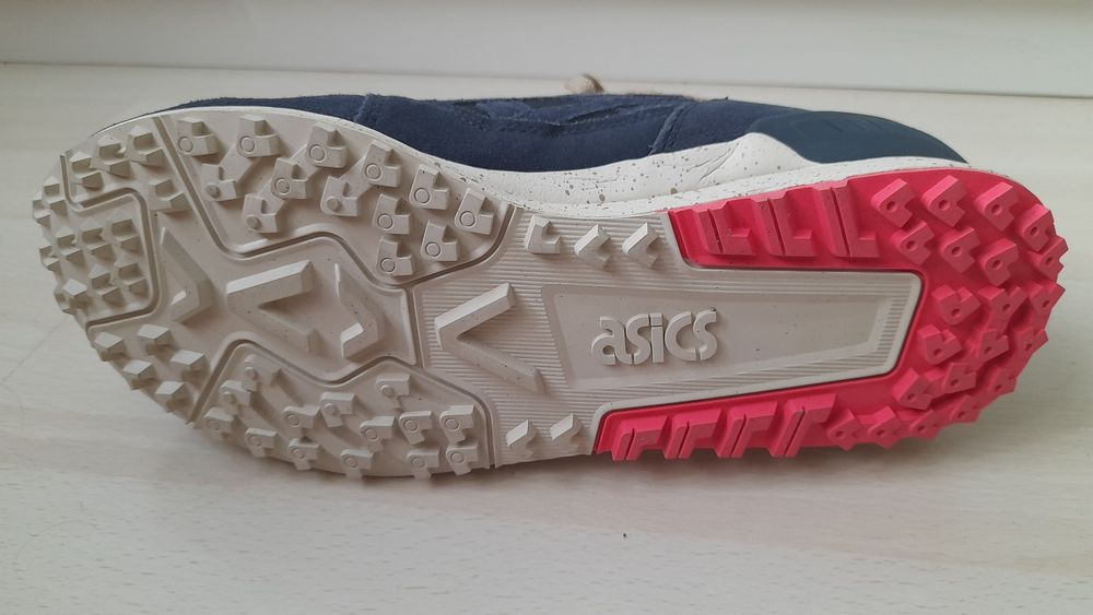 Маратонки Asics нови