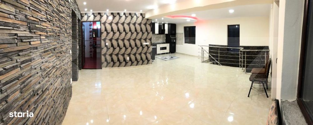 Doua case, spatiu comercial, casa tip pensiune Goicea Dolj