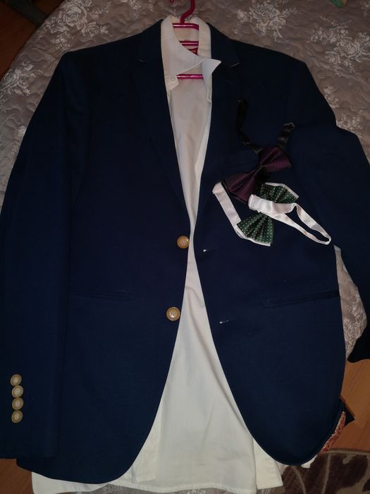 Sacou și cămașa alba