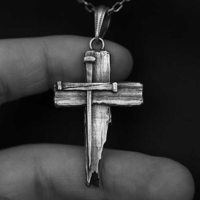 Сребърен медальон 925 – масивен мъжки кръст, символ на вяра.