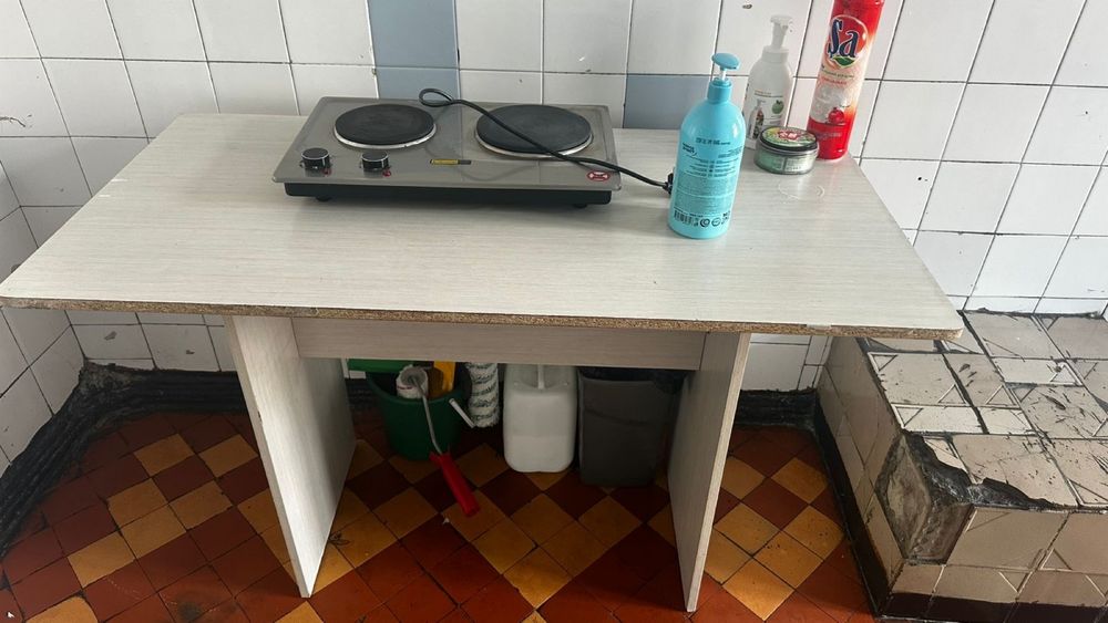 Продам стол с табуретками