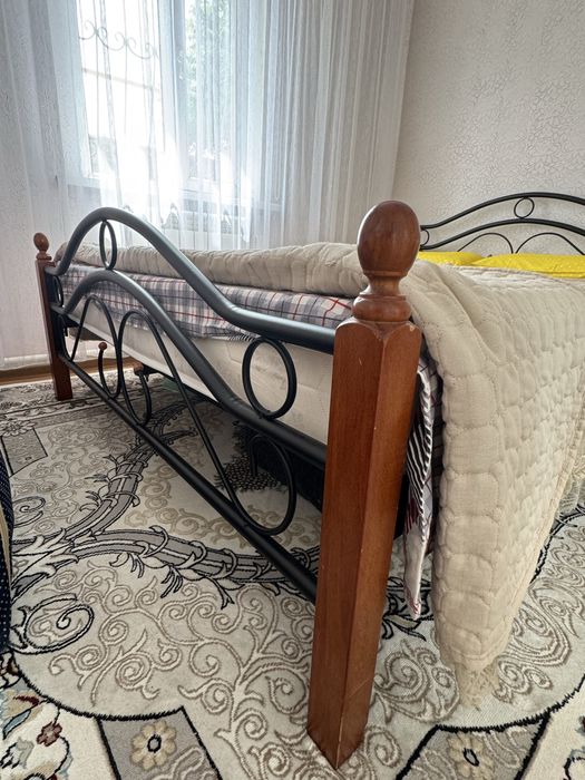 Продаю двухспальную кровать