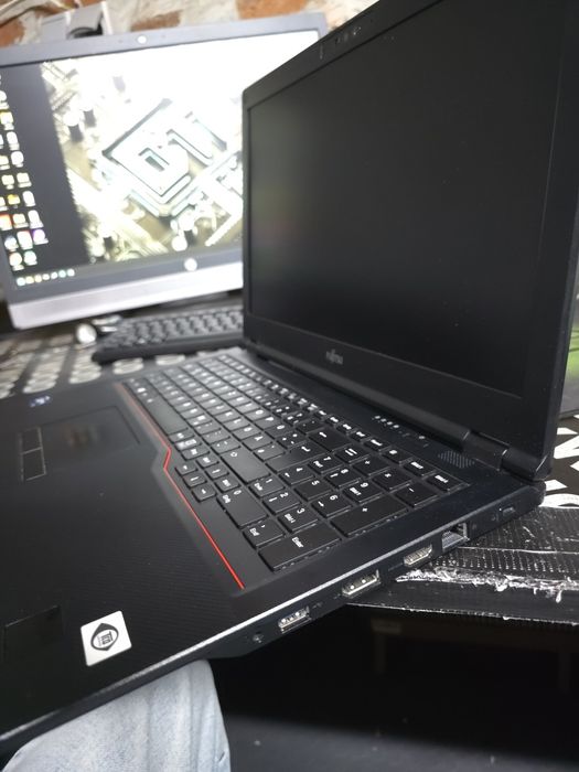 Лаптоп Fujitsu lifebook e5511 Limited