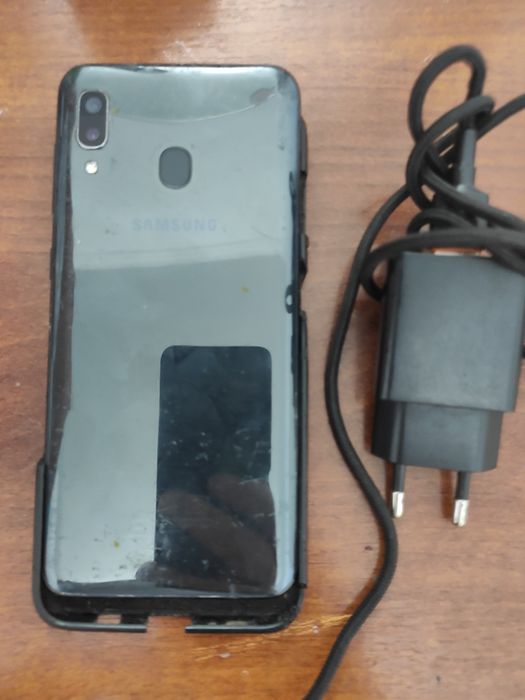 Sumsung a20  смартфон