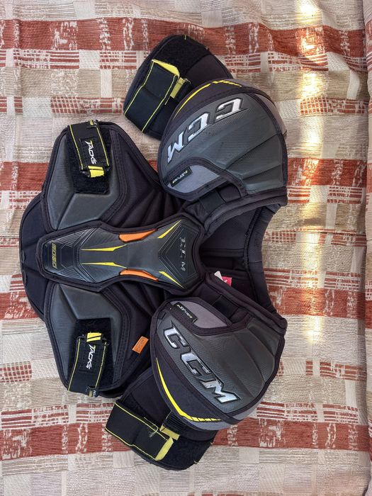 Хоккейная форма CCM коньки Ваuer