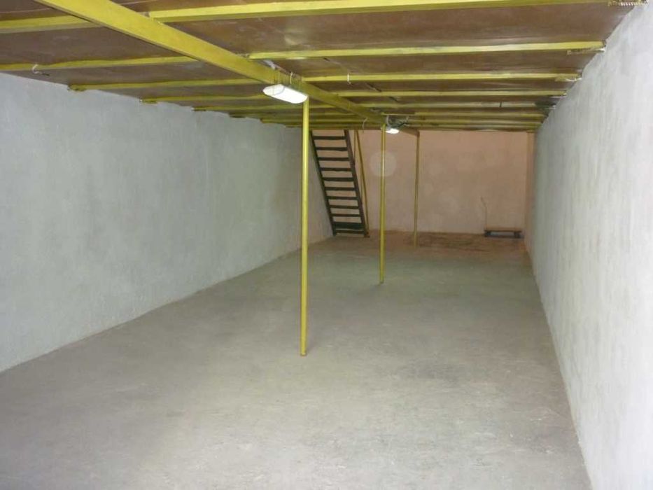 Дава се под наем Склад в Варна, ЖП Гара - 180 кв.м за 800 € - Снимка #1