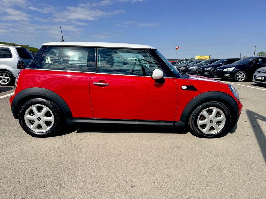Mini Cooper One 2011